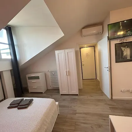 Apartment Mansarda Open Space Vicino Zona Isola *