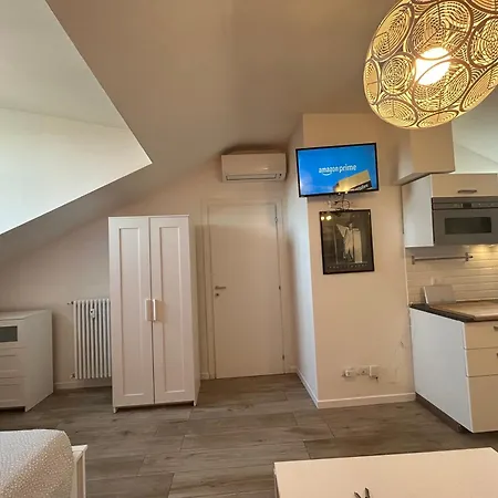 Apartment Mansarda Open Space Vicino Zona Isola Milan