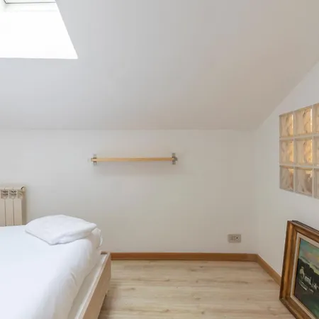 Ihost - Adige 17 * Milaan