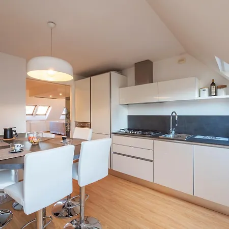 Xenia - Luxury & Elegant Penthouse In Life