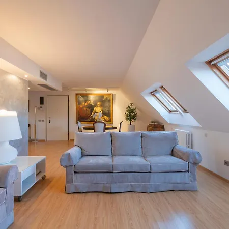 Xenia - Luxury & Elegant Penthouse In Life Milánó