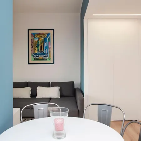 Apartment Gambara Urban Flat - Stylish And Next To Metro *