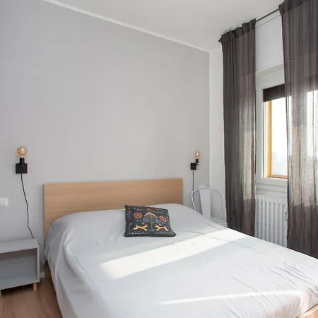 Gambara Urban Flat - Stylish And Next To Metro Apartment *