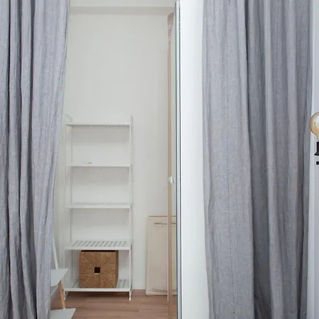 Gambara Urban Flat - Stylish And Next To Metro Apartment *