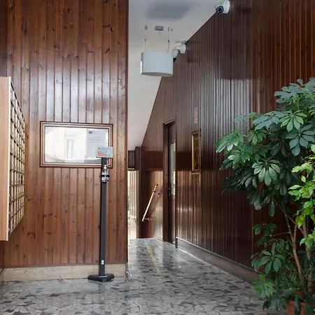 Gambara Urban Flat - Stylish And Next To Metro Milan