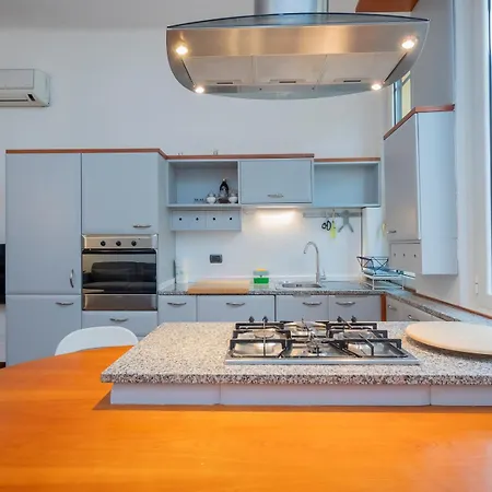 Xenia - Charming Three-room Milan