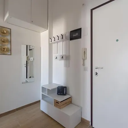 Luminoso Monolocale Zona Fondazione Prada *