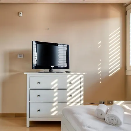 Joivy Elegant With Parking And Balcony Милан