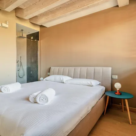 Joivy Elegant With Parking And Balcony Apartment