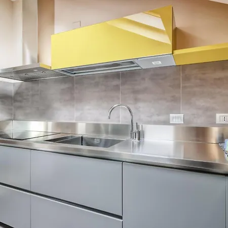 Апартаменты Joivy Elegant With Parking And Balcony