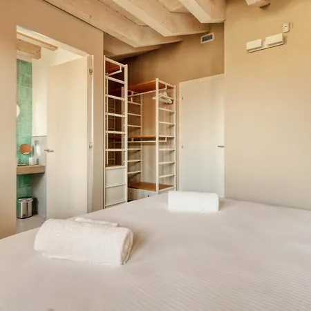 Joivy Elegant With Parking And Balcony