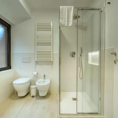Suzzani 273 - Interno C1 *