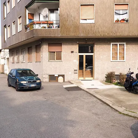 Bonomelli Con Posto Auto Fondazione Prada Milan