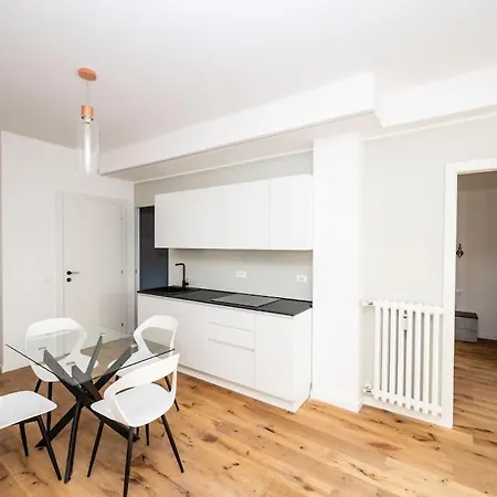 Urban Chic Apartment Milan