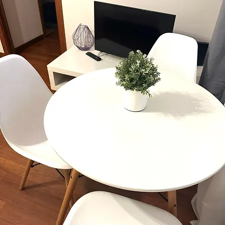 Tra Navigli E Bocconi Milão