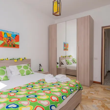 Apartment Xenia - Spacious Two-room In The Flower District *