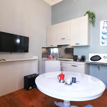 Mila Pisacane * Milaan