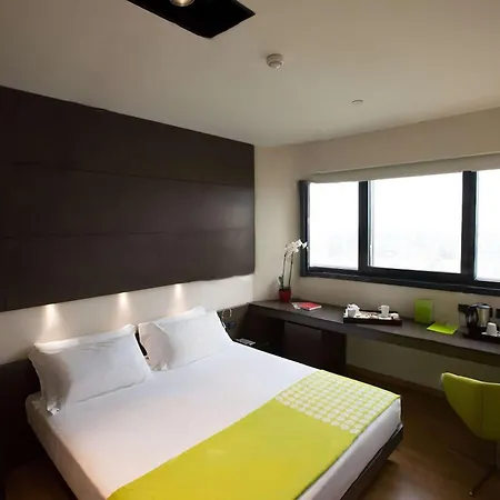 Western The Hub 4*
