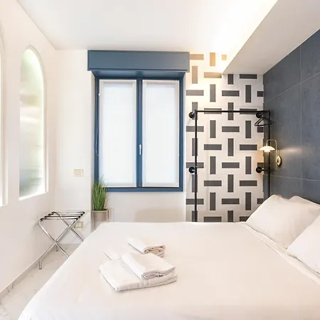 Ms Marple Luxury Station דירה