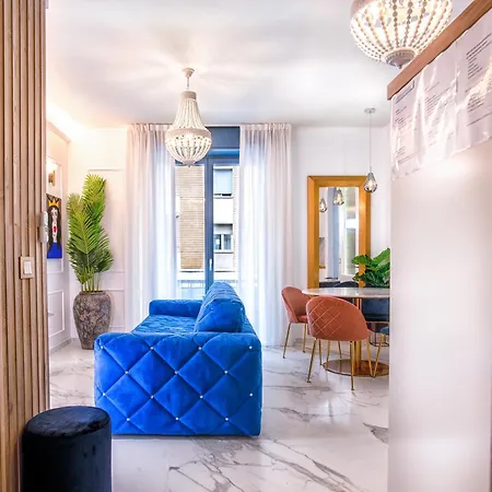 Ms Marple Luxury Station Apartment