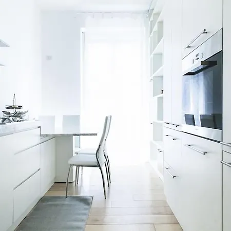 Charming Near Duomo Milão