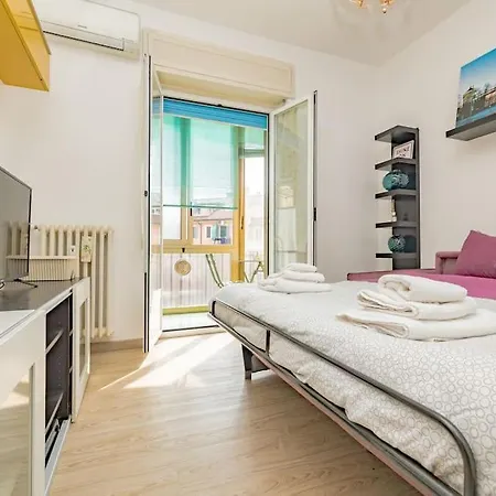 Bright & Cozy - Center