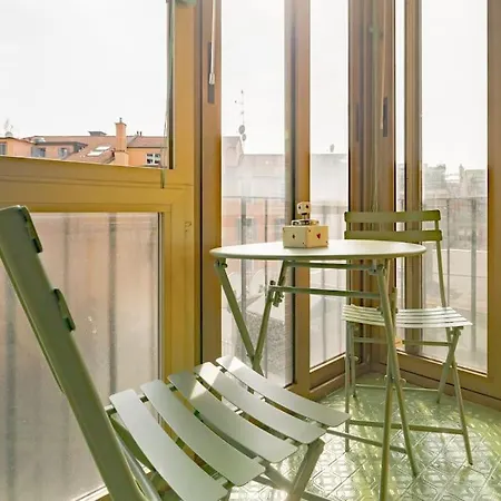 Bright & Cozy - Center *