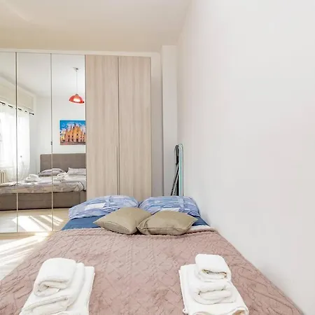 Daire Bright & Cozy - Center