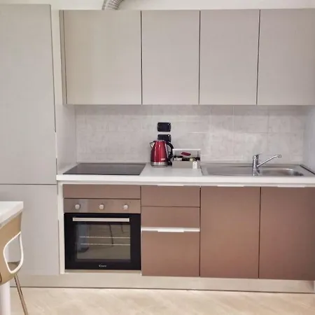 Vicino Metro Precotto, Garage Gratuito Milaan