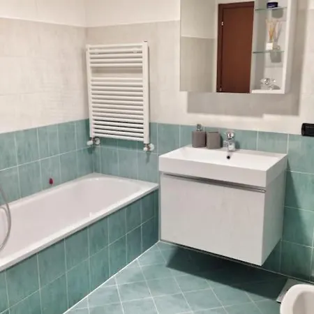 Vicino Metro Precotto, Garage Gratuito Apartmán