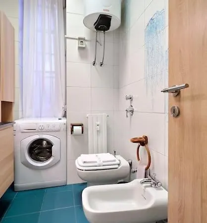 Isola Suite-hosted By Sweetstay Apartment