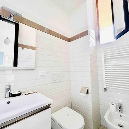 5 Min Walk To Duomo Petite Loft! Daire Milano