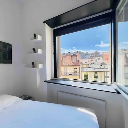 5 Min Walk To Duomo Petite Loft! Mediolan