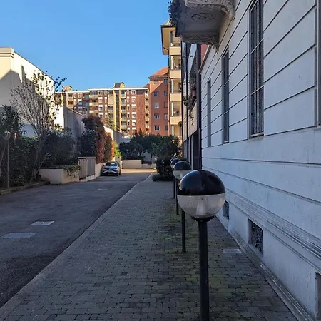 Parking + Balcony Accogliente Bilocale