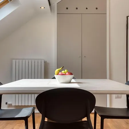 Royal -montenapoleone- Apartman *