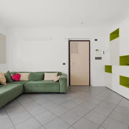 Niguarda - Ampio E Moderno Trilocale Appartamento