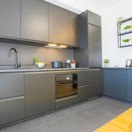 Private Luxury 5 Bedroom - Station Appartement Milaan