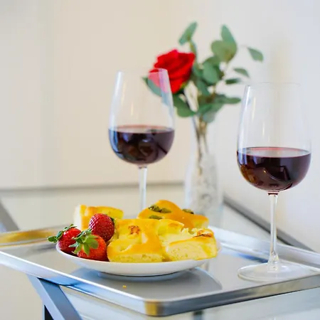 Private Luxury 5 Bedroom - Station