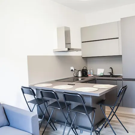 Porta Vittoria Per 4 Persone * Milánó