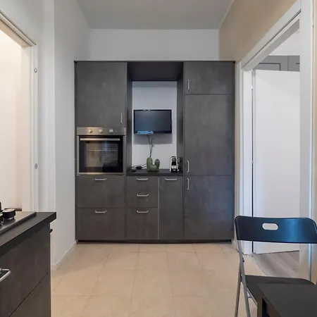 I Host - Melloni 34 ميلان