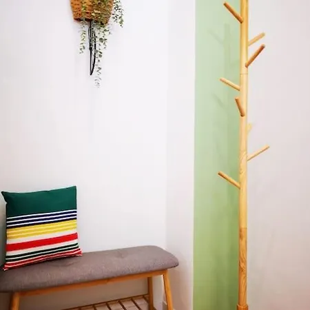 Sunny Flat 50 Meters From The Metro شقة *