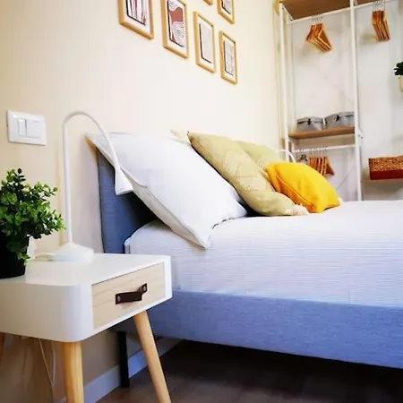 Sunny Flat 50 Meters From The Metro * Milan