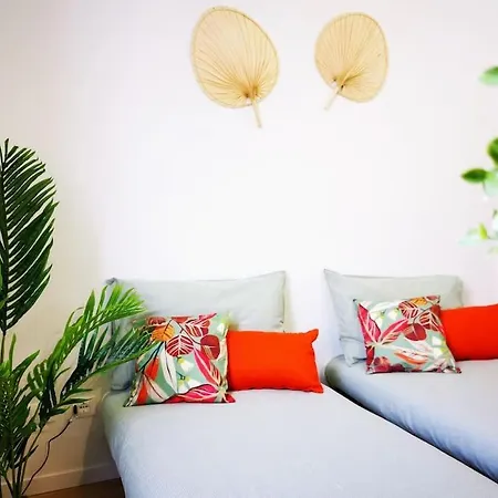 Sunny Flat 50 Meters From The Metro Apartment Milan