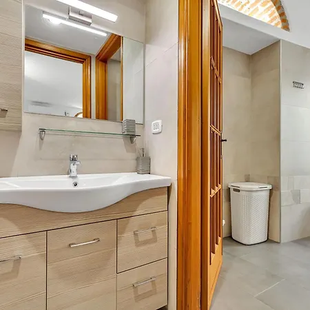 Appartement Charming & Bright In The Heart Of - Balcony