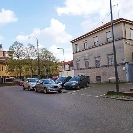 Casa Di Corte A Apartamento *