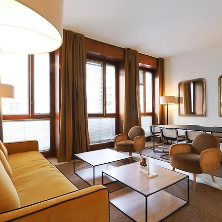 Homnest I Conservatorio Lux Apt アパート ミラノ