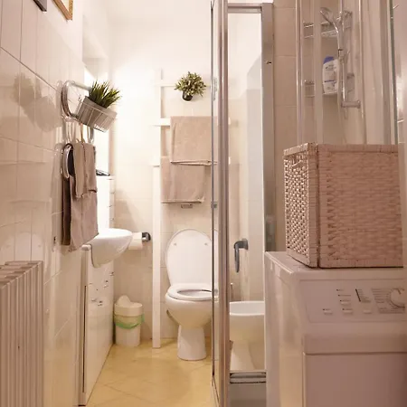 Appartement Stylish Loft With Balcony By The Center And Moscova Metro Station Milaan