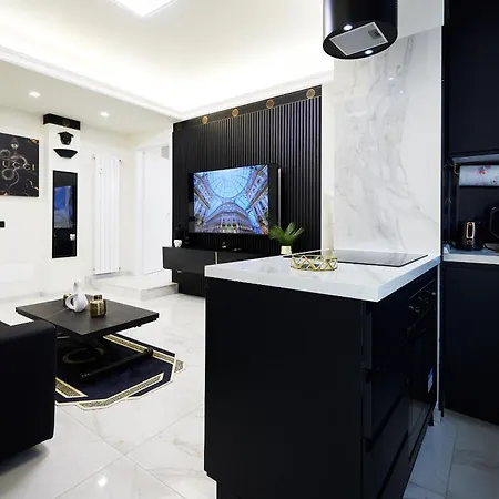Italian Fashion - Luxurious Marble City Center شقة