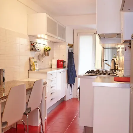 Appartement Stylish Loft With Balcony By The Center And Moscova Metro Station