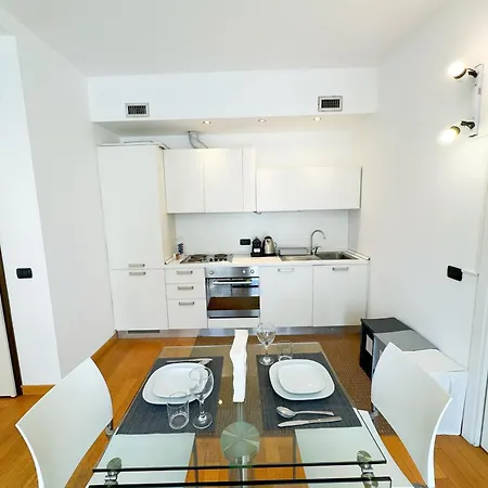 Open Space Con Terrazzo In Appartement *
